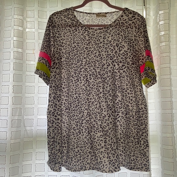 Tops - Women’s shirt!